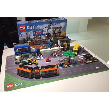LEGO ® City - Piata orasului