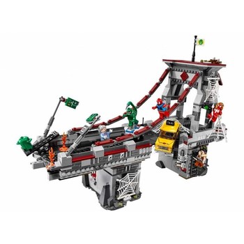LEGO ® Omul Paianjen: Lupta suprema de pe pod a razboinicilor Web
