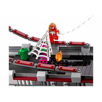 LEGO ® Omul Paianjen: Lupta suprema de pe pod a razboinicilor Web