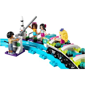 LEGO ® Montagne russe in parcul de distractii