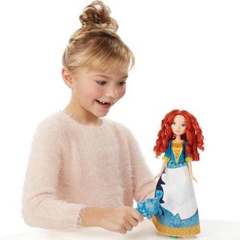Hasbro Papusa Disney Princess Merida cu Rochie Magica