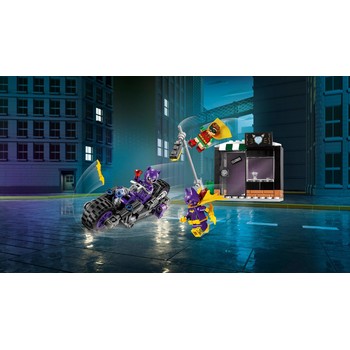 LEGO ® Batman - Catwoman si urmarirea in Catcycle