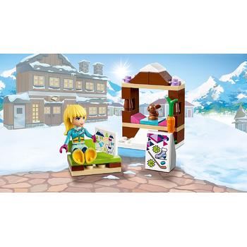 LEGO ® Patinoarul statiunii de iarna