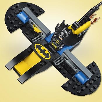 LEGO ® Atacul lui Joker in Batcave