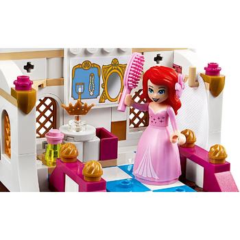 LEGO ® Ambarcatiunea regala a lui Ariel