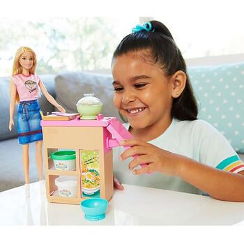 Barbie Set by Mattel Cooking and Baking, Pregateste noodles cu papusa si accesorii
