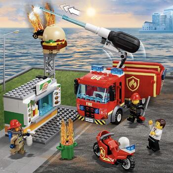 LEGO ® Stingerea incendiului de la Burger Bar