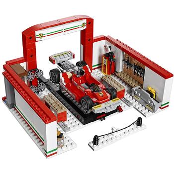 LEGO ® Garajul Suprem Ferrari