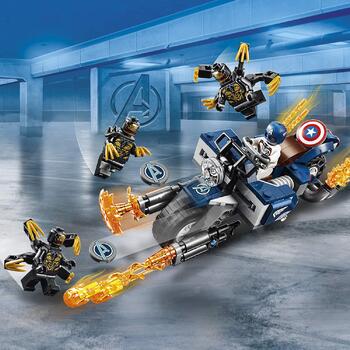 LEGO ® Captain America: Atacul Outriderilor