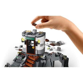 LEGO ® Farul intunericului
