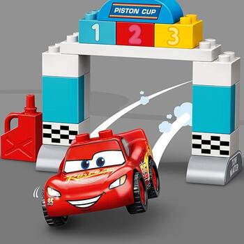 LEGO ® Ziua cursei lui Fulger McQueen