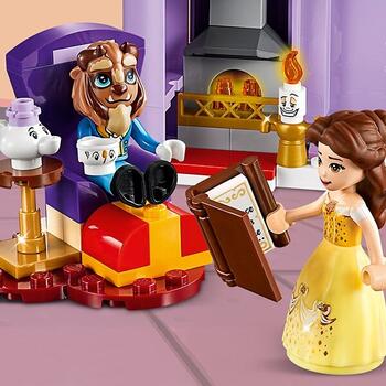 LEGO ® Sarbatoarea de iarna la Castelul Bellei